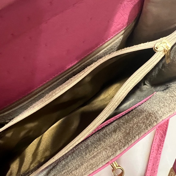 Beautiful Pink Ostrich Embossed leather handbag - Picture 8 of 10